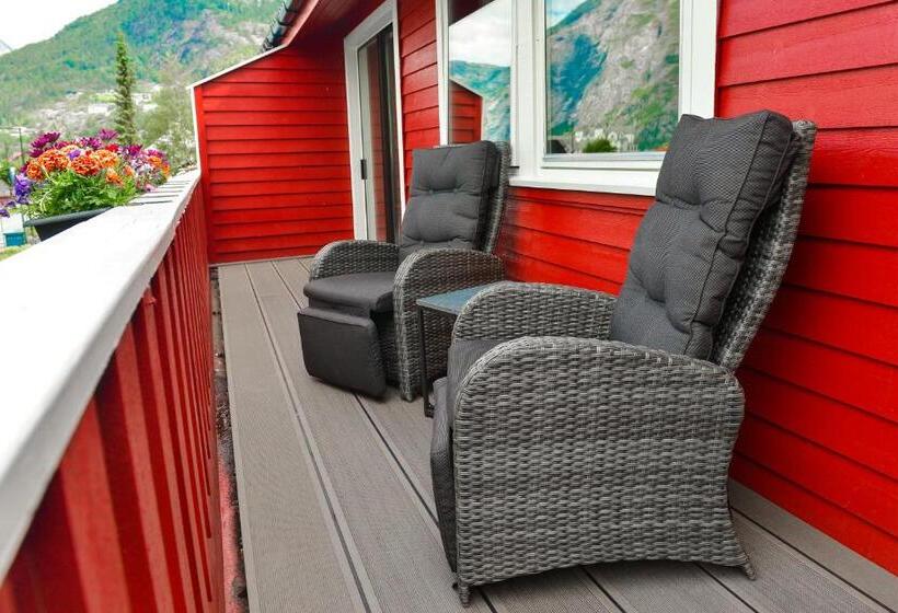 חדר דלוקס עם מרפסת נוף לים, Ingrids Apartments