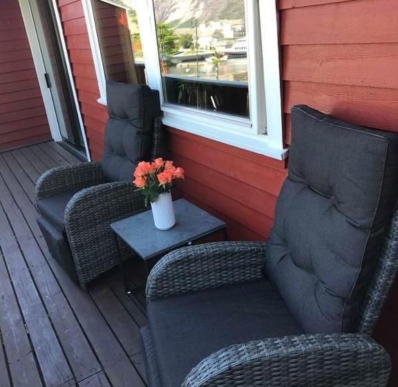 חדר דלוקס עם מרפסת נוף לים, Ingrids Apartments