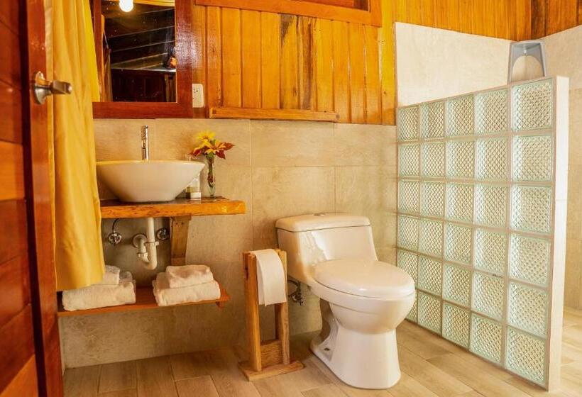 스탠다드 트리플 룸, Heimatlos Amazon Lodge