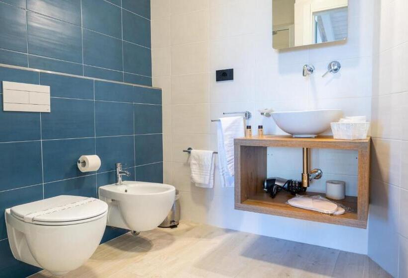 اتاق لوکس با چشم‌انداز دریا, Horizon Hotel Badesi