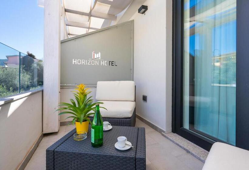 اتاق لوکس سه تخته, Horizon Hotel Badesi