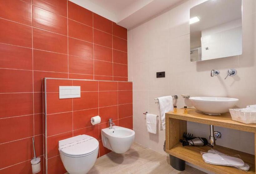 اتاق سه نفره دلوکس با چشم‌انداز دریا, Horizon Hotel Badesi