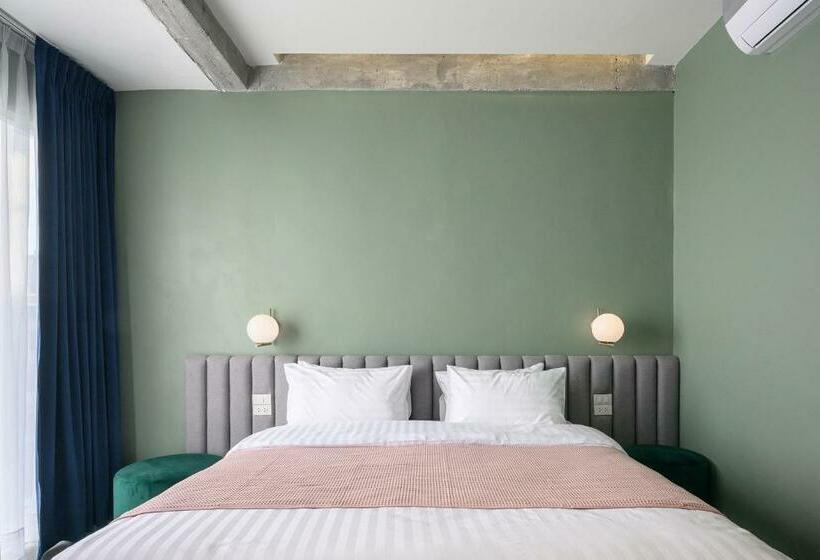 اتاق لوکس با تخت بزرگ, Hostel Our Nomad