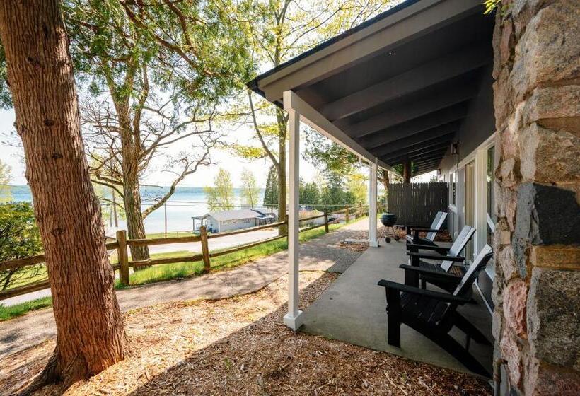 1 Bedroom Apartment Lake View, Chimney Corners Resort