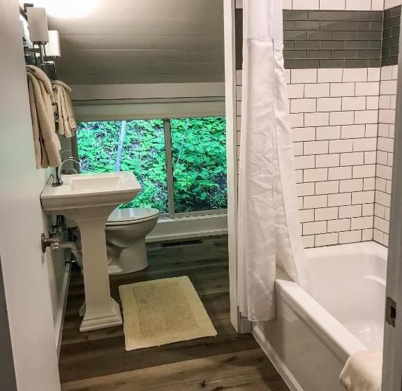 スタンダードルーム, Chimney Corners Resort