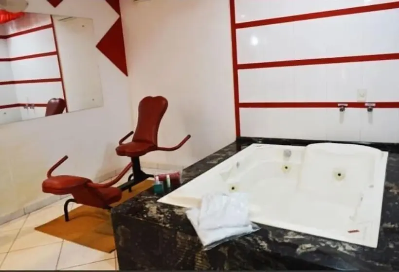 سوییت لوکس, Dlirium Motel