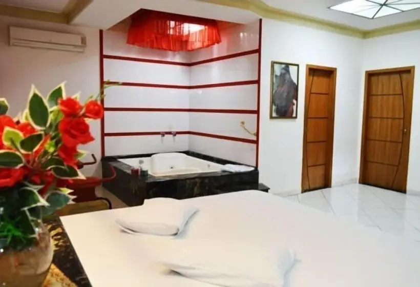 سوییت لوکس, Dlirium Motel