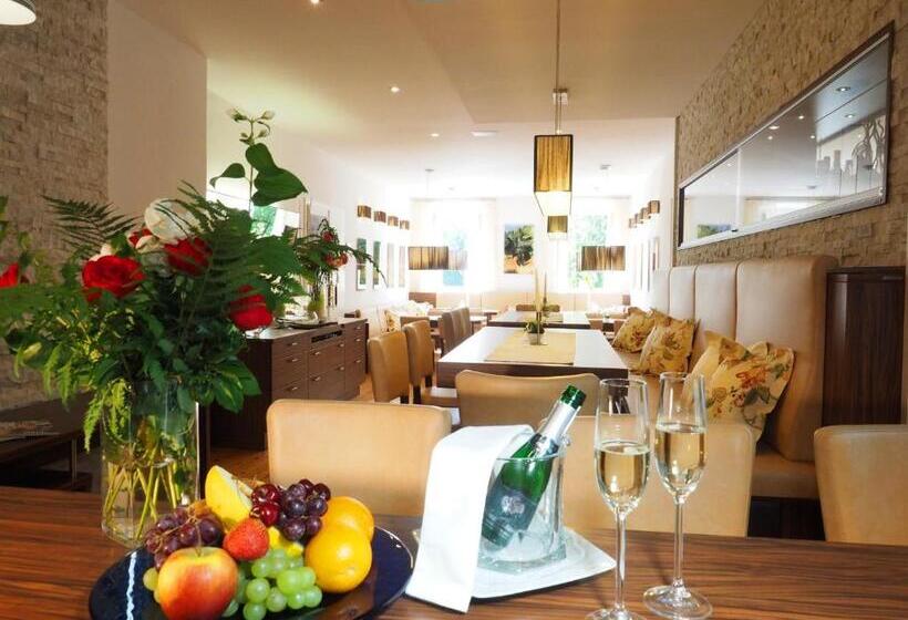 סטודיו דלוקס, Die Residenz