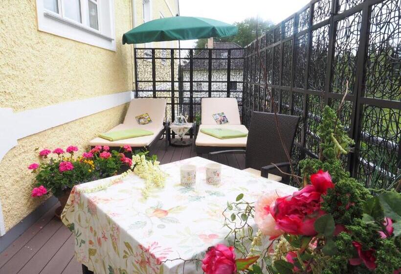 סטודיו דלוקס, Die Residenz