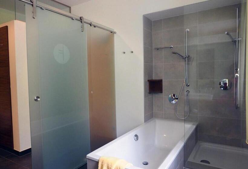 סטודיו דלוקס, Die Residenz