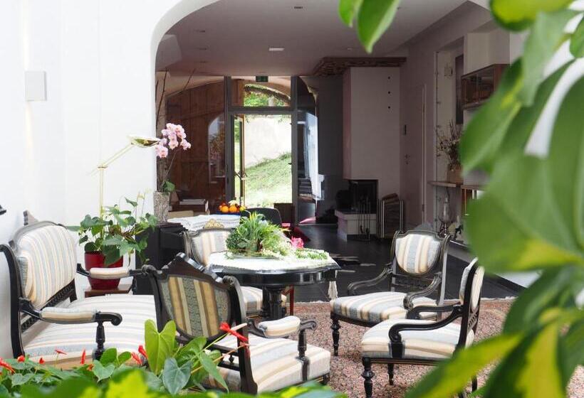 דירת חדר עם טרסה, Die Residenz