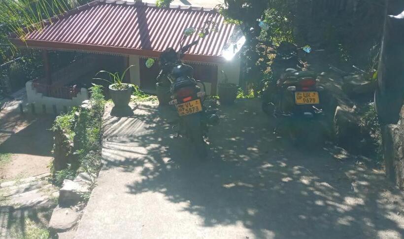 Familienzimmer, Induwara Guest