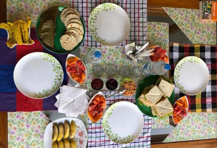 Familienzimmer, Induwara Guest