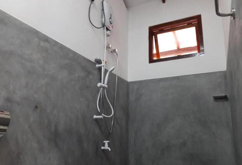 Familienzimmer, Induwara Guest