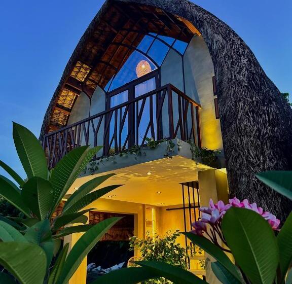 اتاق سوپریور با تخت بزرگ, Your Brothers House Tribal Village