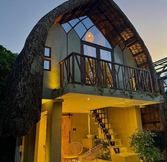 اتاق سوپریور با تخت بزرگ, Your Brothers House Tribal Village