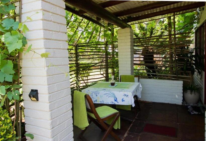 חדר סטנדרט נוף לגינה, Rustic Butler B&b