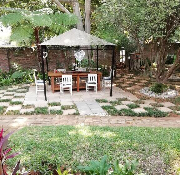 חדר סטנדרט נוף לגינה, Rustic Butler B&b