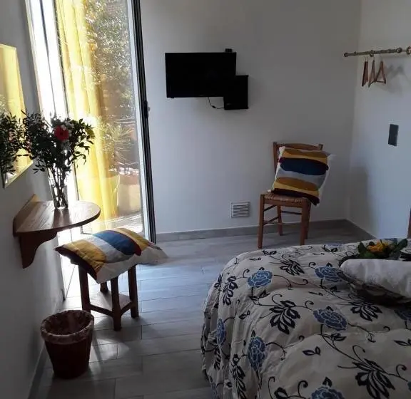 اتاق یک تخته با چشمانداز باغ, La Casetta Di Giuci