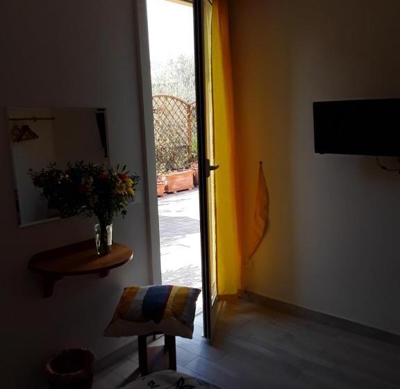 חדר יחיד נוף לגינה, La Casetta Di Giuci