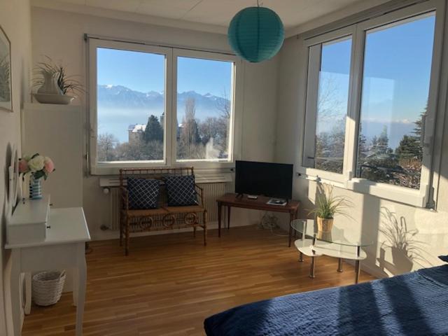 Suite with lake view, La Maison Des Copains