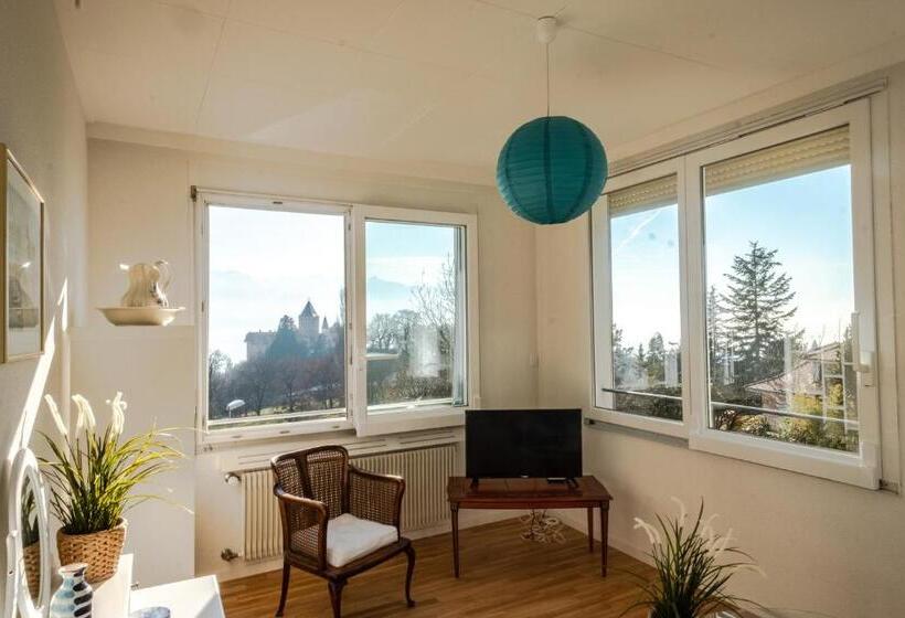 Suite with lake view, La Maison Des Copains