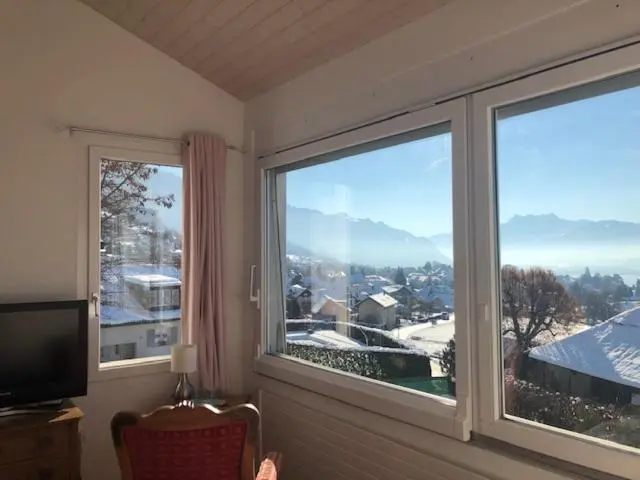 デラックスルーム, La Maison Des Copains