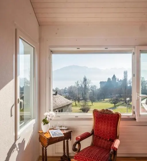 デラックスルーム, La Maison Des Copains
