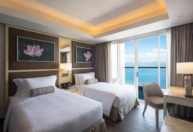 اتاق لوکس با چشم‌انداز دریا, Dusit Thani Mactan Cebu Resort
