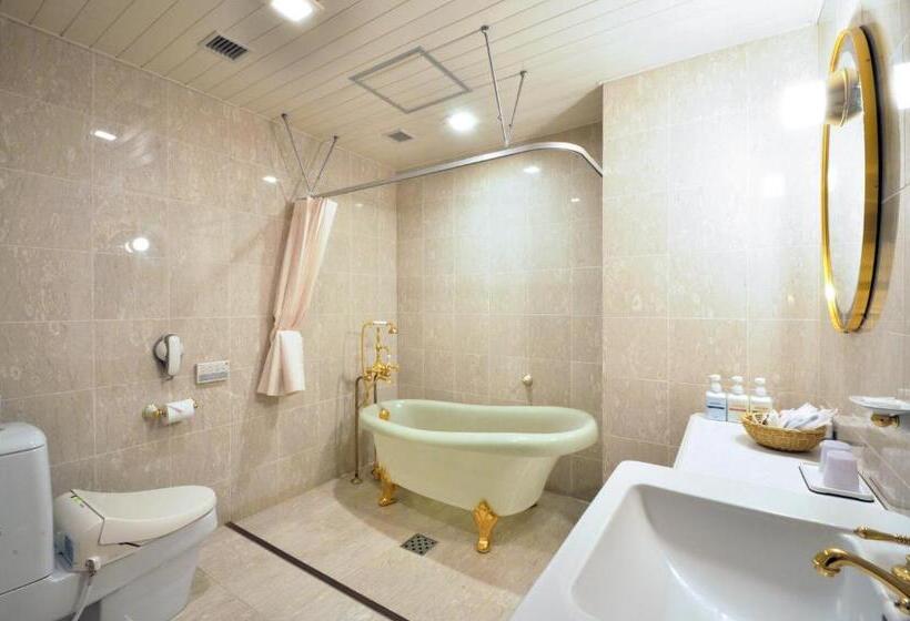 高级大房间, A Brand