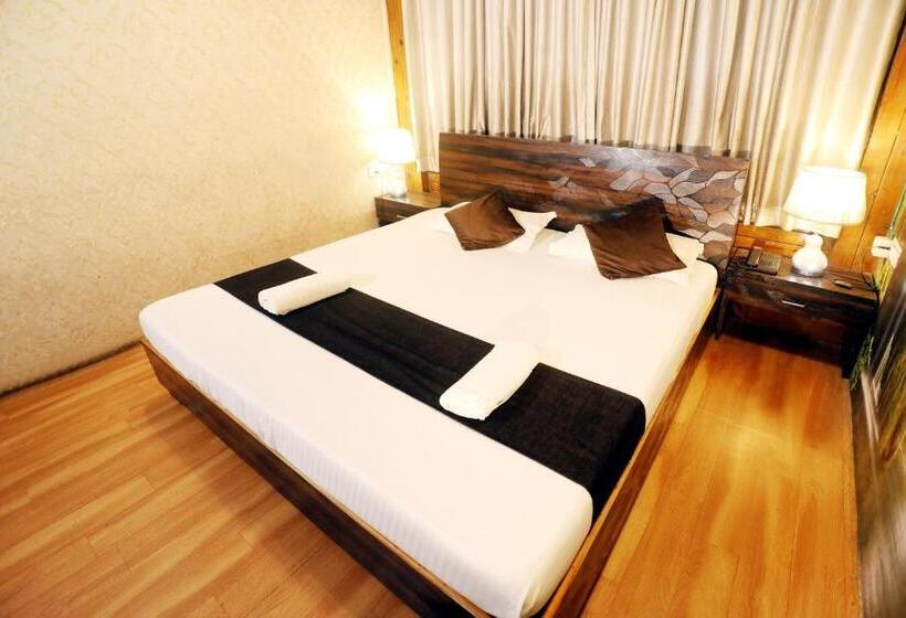 اتاق لوکس, Pali Village Resort