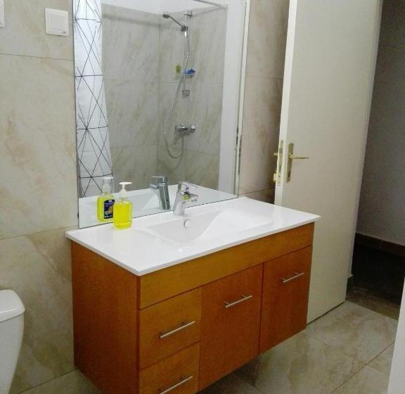 اتاق استاندارد با سرویس بهداشتی مشترک, Urban Lodge