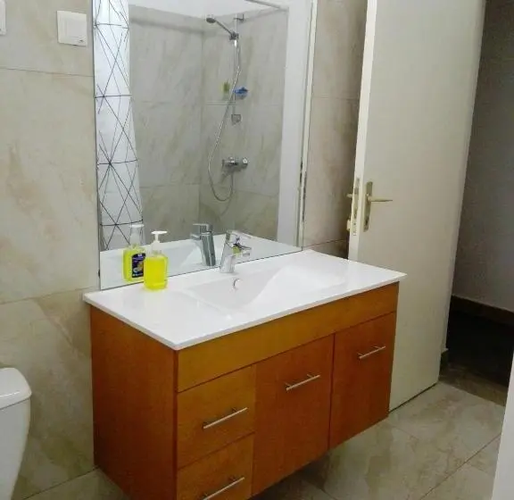 اتاق استاندارد با سرویس بهداشتی مشترک, Urban Lodge