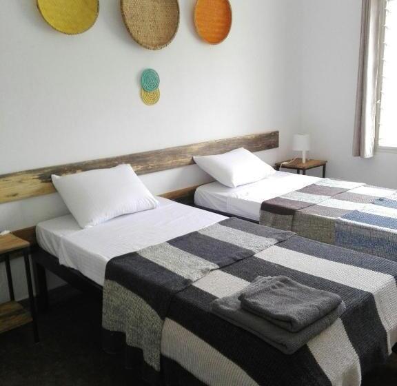 اتاق استاندارد با سرویس بهداشتی مشترک, Urban Lodge