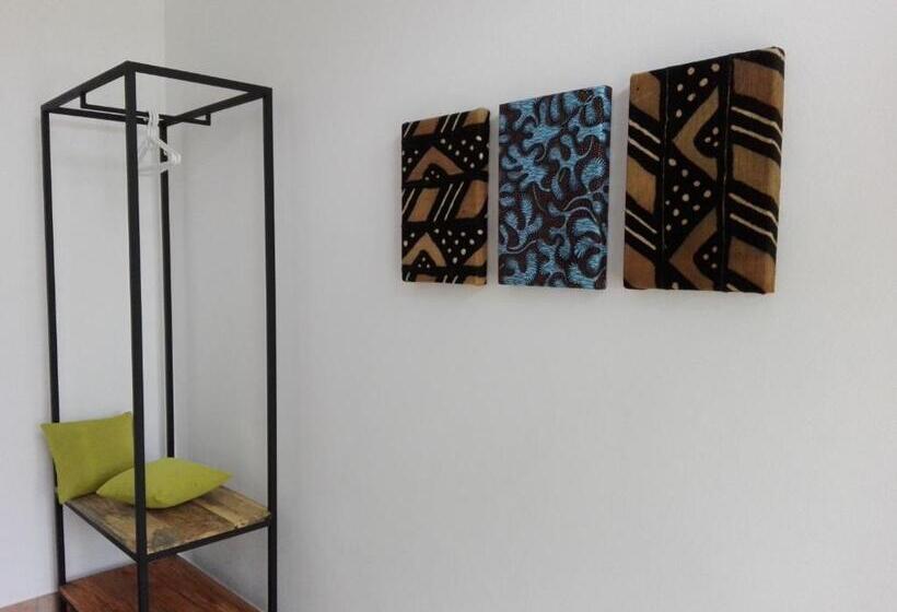 اتاق استاندارد با سرویس بهداشتی مشترک, Urban Lodge