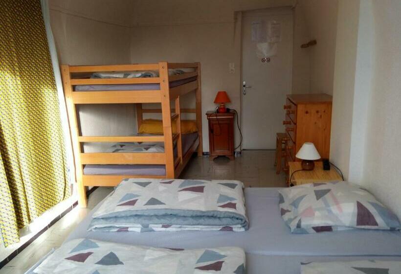 اتاق استاندارد چهار تخته, Maison Familiale Des Gueyniers