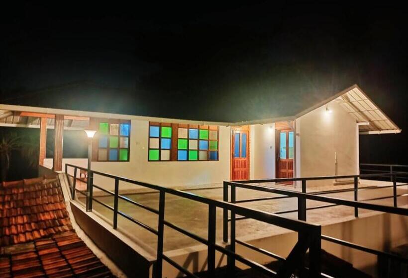 اتاق لوکس با بالکن و چشم‌انداز دریا, Sherly Cottages