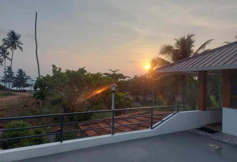 اتاق لوکس با بالکن و چشم‌انداز دریا, Sherly Cottages