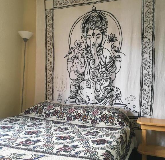 اتاق استاندارد با چشم‌انداز دریاچه, Mandala’s Hostal
