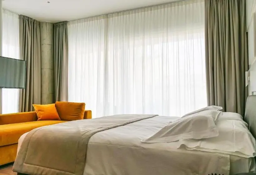 Deluxe Kolmen Hengen Huone, Solho
