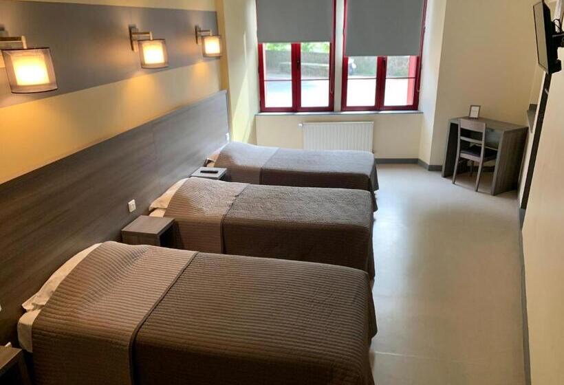 غرفة عائلية, La Boule D'or