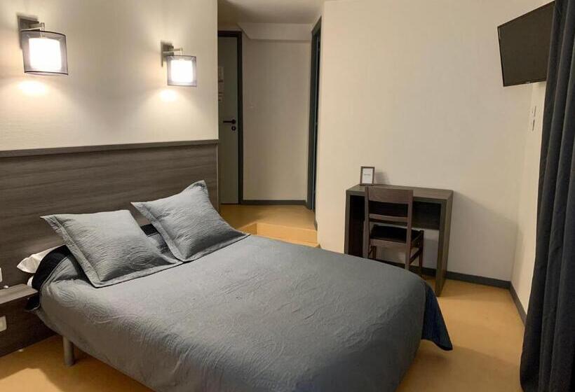 غرفة عائلية, La Boule D'or