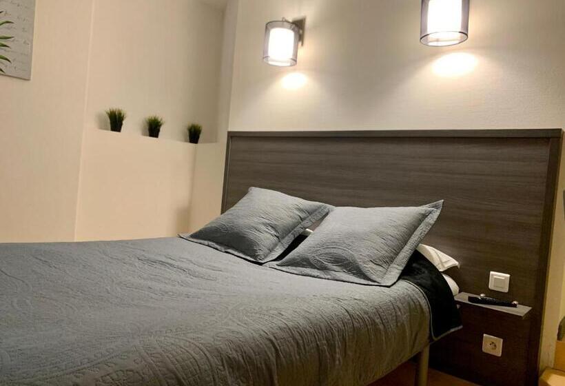 غرفة عائلية, La Boule D'or