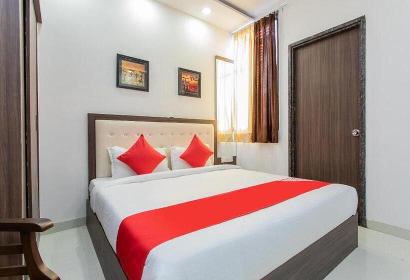 Quarto Triplo Clássico, Oyo 26880 Happy Home