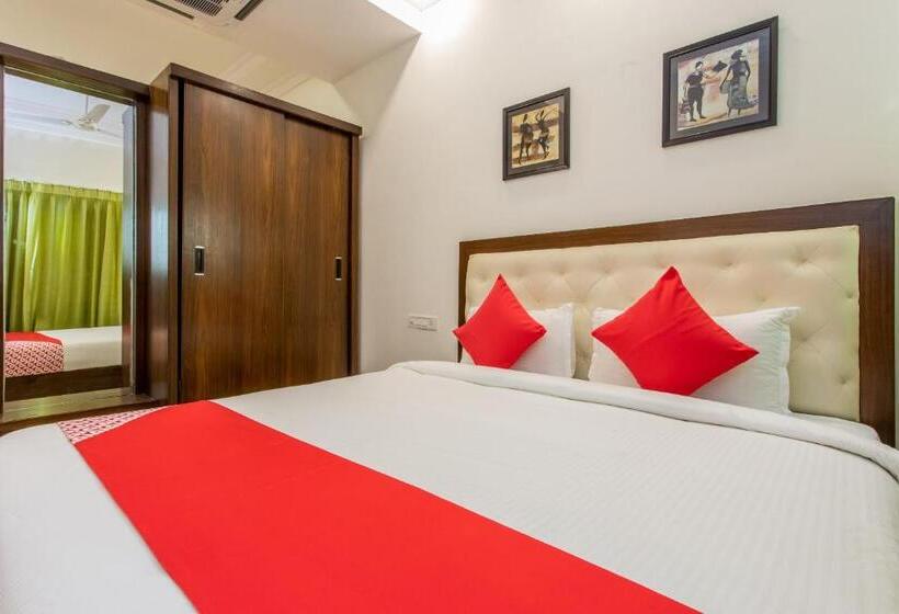 Quarto Triplo Clássico, Oyo 26880 Happy Home
