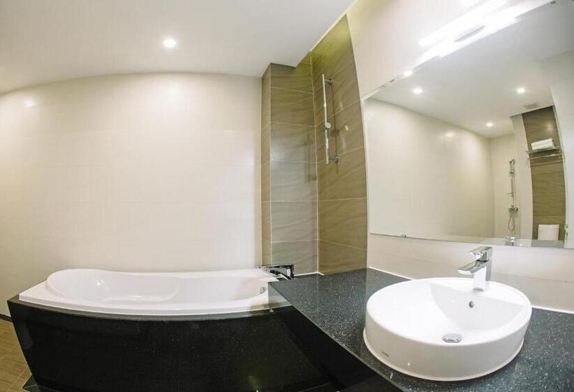 اتاق استاندارد با تخت بزرگ, Duc Huy Grand