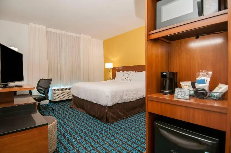 キングサイズベッドのスタンダードルーム, Fairfield Inn & Suites By Marriott Laplace
