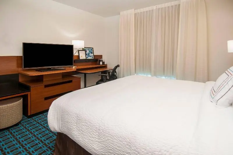 キングサイズベッドのスタンダードルーム, Fairfield Inn & Suites By Marriott Laplace