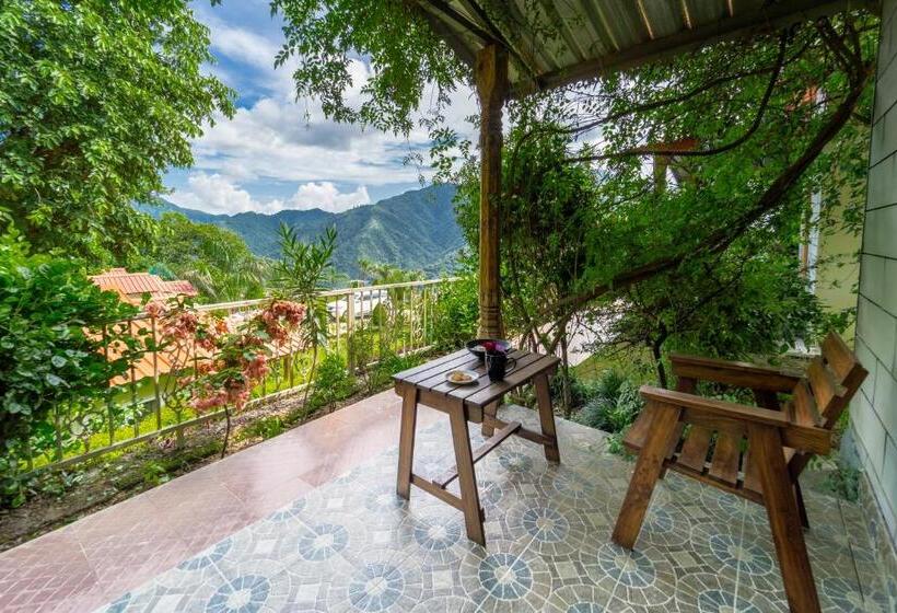 デラックスルーム, Neer Ganga Resorts