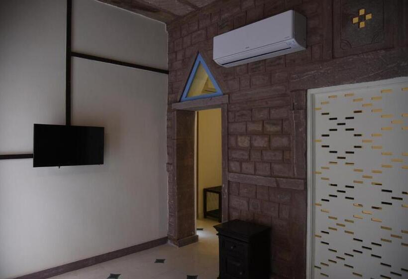 주니어 스위트, Baijoo Niwas